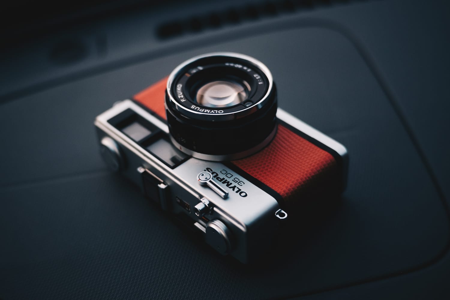 OLYMPUS 35DC 革の張替え