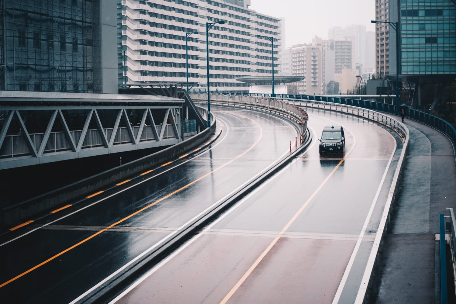 雨・東京